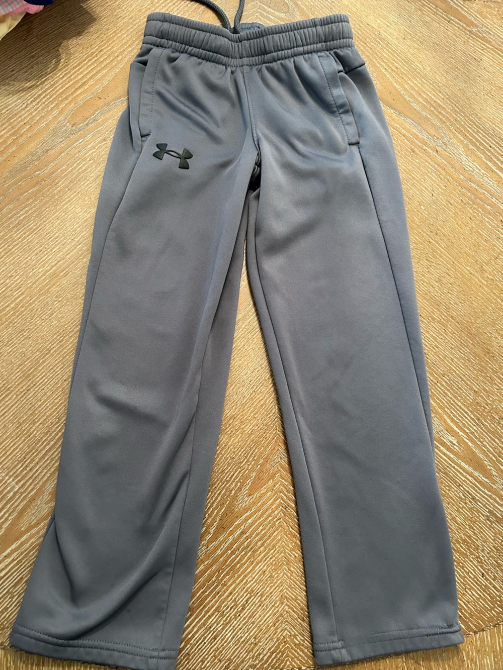 Under Armour boys small Dark Gray Athletic Jogger Pants